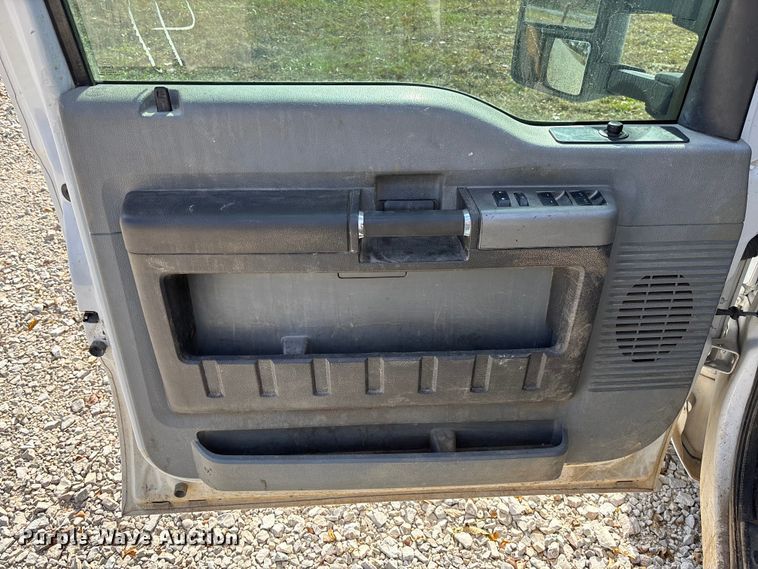 image for item EV3276 2014 Ford F250 Super Duty Crew Cab pickup truck