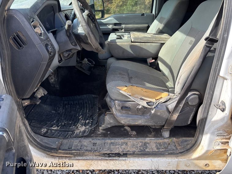 image for item EV3276 2014 Ford F250 Super Duty Crew Cab pickup truck