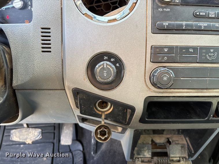 image for item EV3276 2014 Ford F250 Super Duty Crew Cab pickup truck