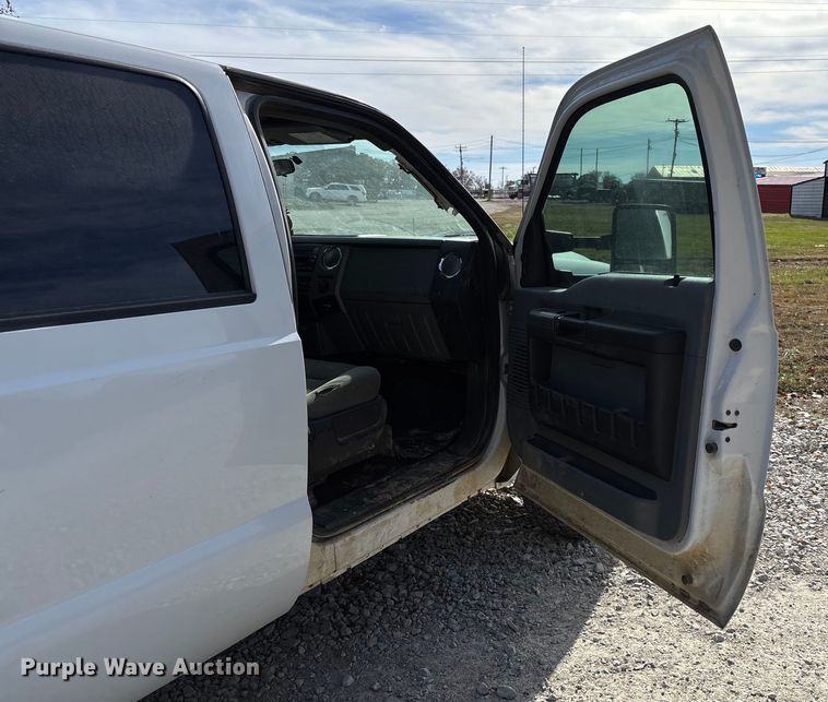 image for item EV3276 2014 Ford F250 Super Duty Crew Cab pickup truck