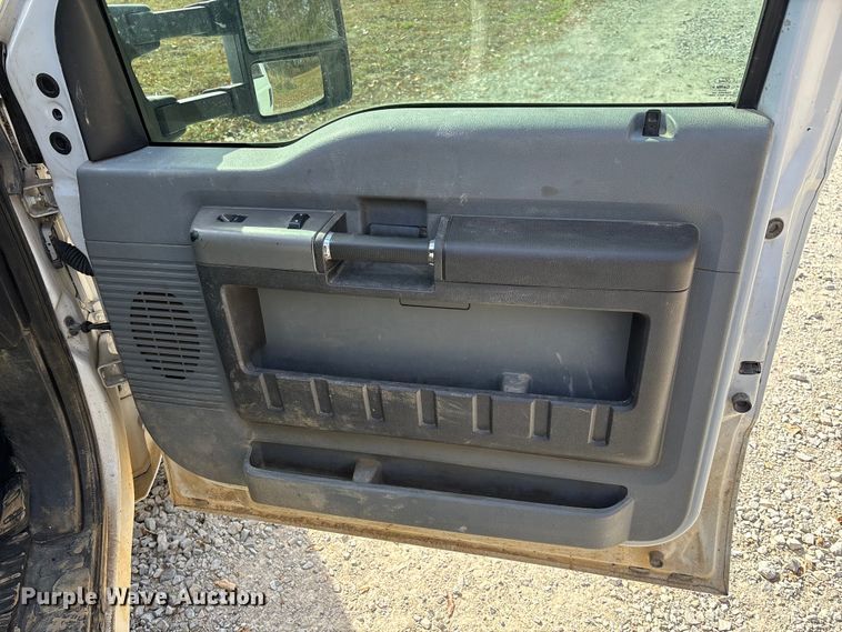 image for item EV3276 2014 Ford F250 Super Duty Crew Cab pickup truck