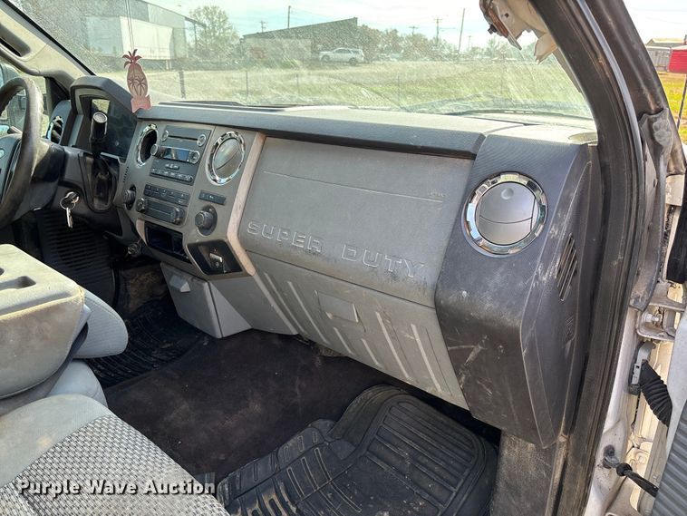 image for item EV3276 2014 Ford F250 Super Duty Crew Cab pickup truck