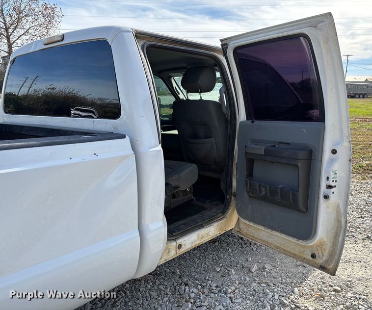 image for item EV3276 2014 Ford F250 Super Duty Crew Cab pickup truck