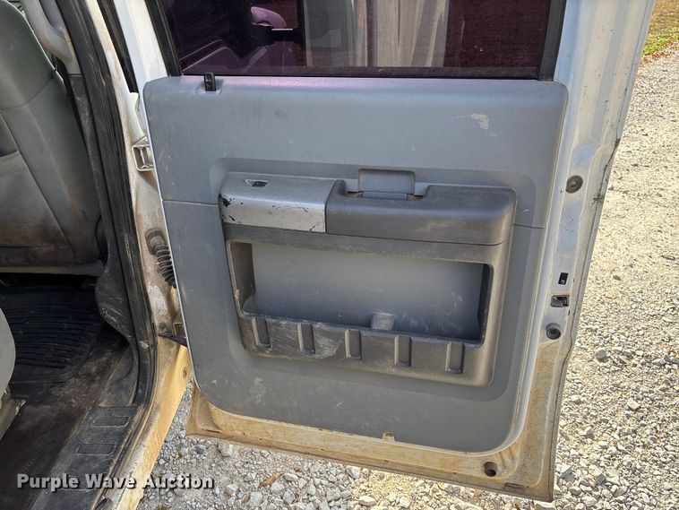 image for item EV3276 2014 Ford F250 Super Duty Crew Cab pickup truck