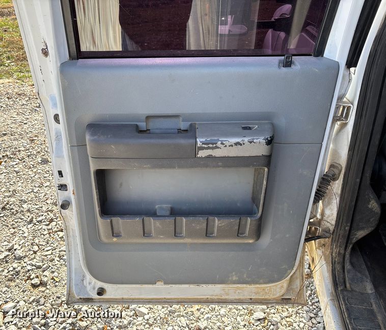 image for item EV3276 2014 Ford F250 Super Duty Crew Cab pickup truck