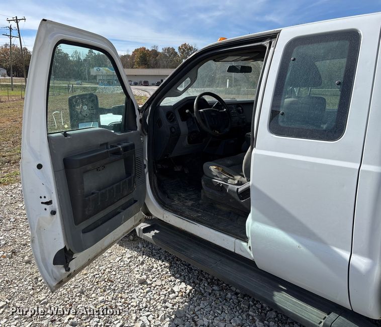 image for item EV3277 2014 Ford F250 Super Duty SuperCab pickup truck