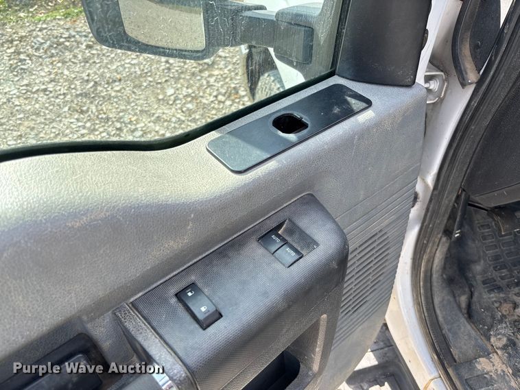 image for item EV3277 2014 Ford F250 Super Duty SuperCab pickup truck