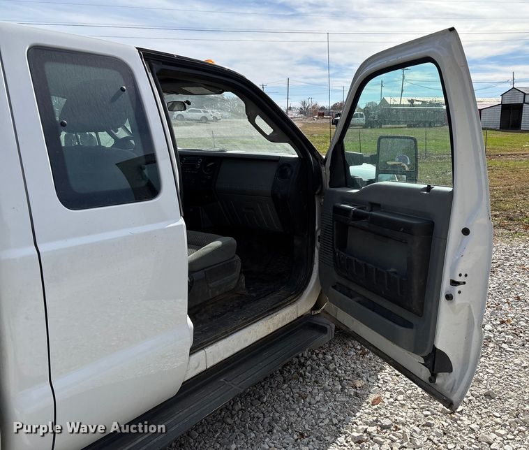 image for item EV3277 2014 Ford F250 Super Duty SuperCab pickup truck