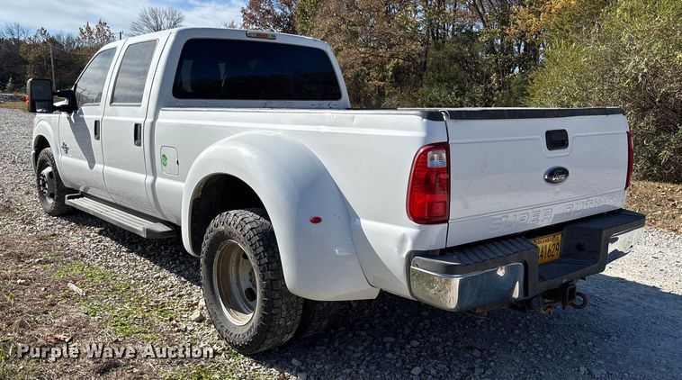 image for item EV3278 2015 Ford F350 Super Duty Crew Cab pickup truck