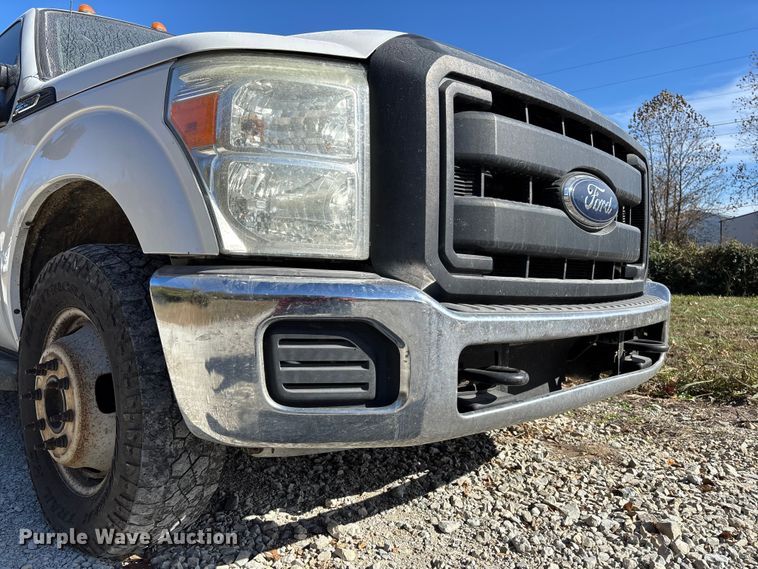 image for item EV3278 2015 Ford F350 Super Duty Crew Cab pickup truck