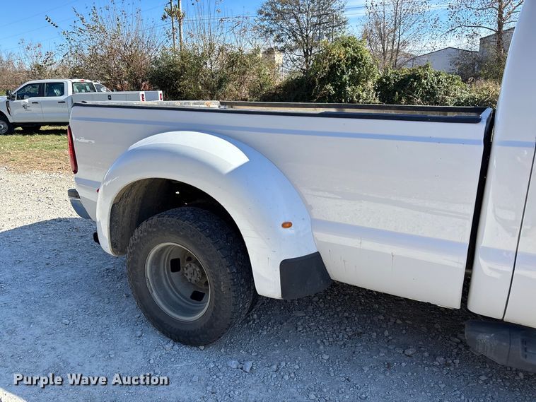 image for item EV3278 2015 Ford F350 Super Duty Crew Cab pickup truck