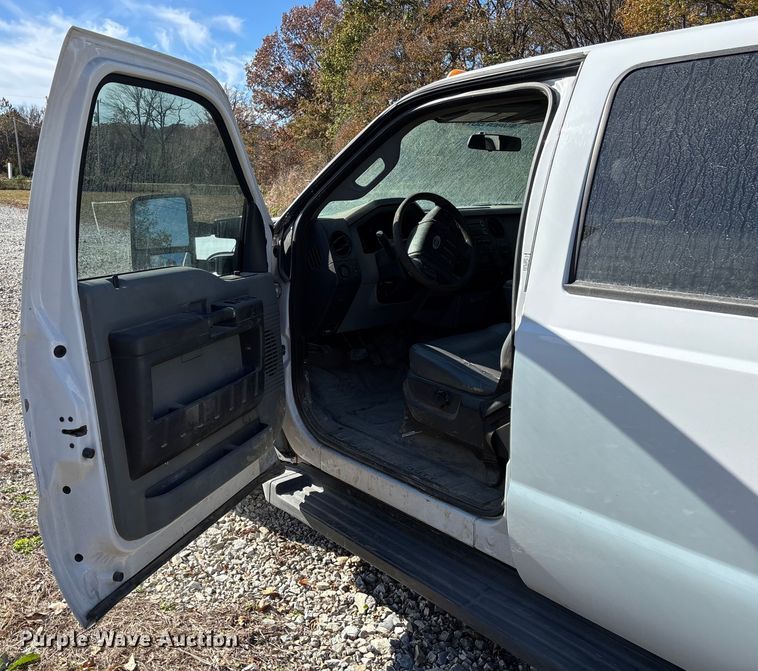 image for item EV3278 2015 Ford F350 Super Duty Crew Cab pickup truck