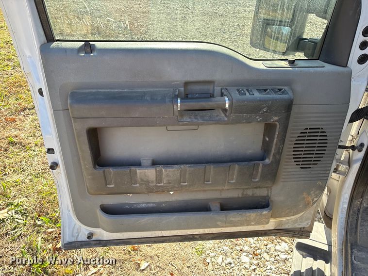 image for item EV3278 2015 Ford F350 Super Duty Crew Cab pickup truck