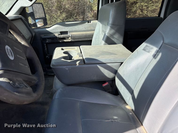 image for item EV3278 2015 Ford F350 Super Duty Crew Cab pickup truck