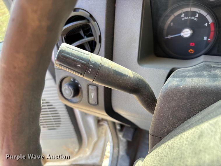 image for item EV3278 2015 Ford F350 Super Duty Crew Cab pickup truck