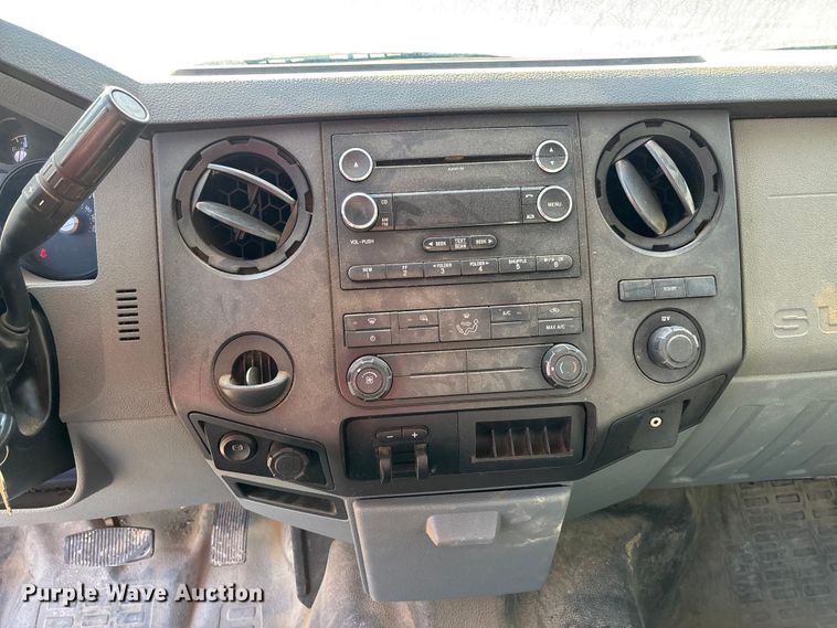 image for item EV3278 2015 Ford F350 Super Duty Crew Cab pickup truck