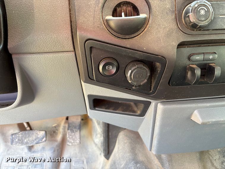 image for item EV3278 2015 Ford F350 Super Duty Crew Cab pickup truck