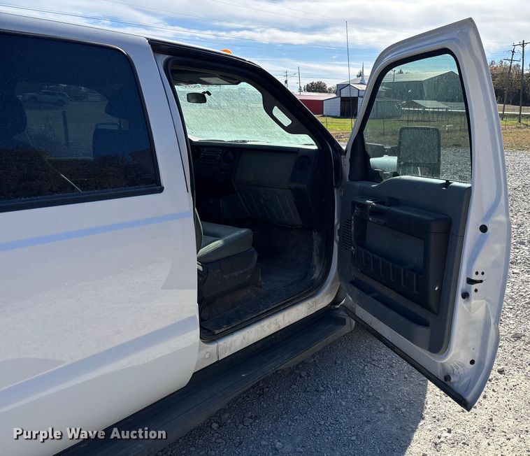 image for item EV3278 2015 Ford F350 Super Duty Crew Cab pickup truck