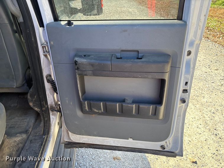 image for item EV3278 2015 Ford F350 Super Duty Crew Cab pickup truck