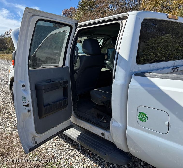 image for item EV3278 2015 Ford F350 Super Duty Crew Cab pickup truck