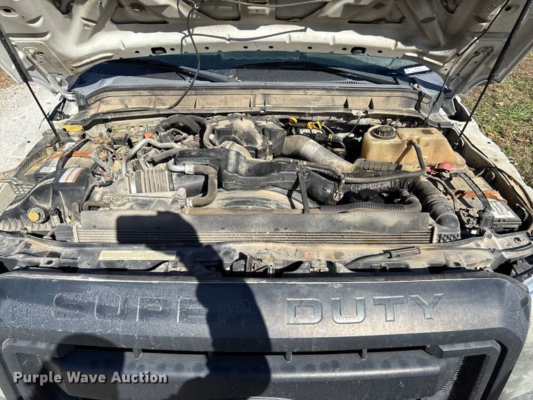 image for item EV3278 2015 Ford F350 Super Duty Crew Cab pickup truck