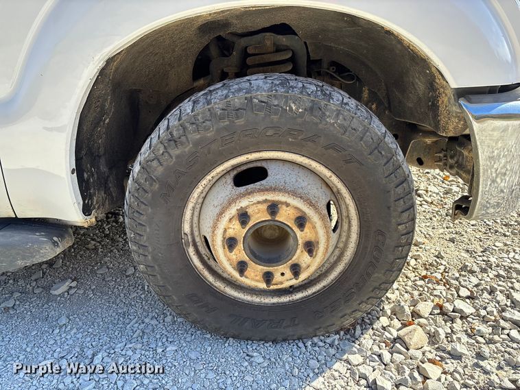 image for item EV3278 2015 Ford F350 Super Duty Crew Cab pickup truck