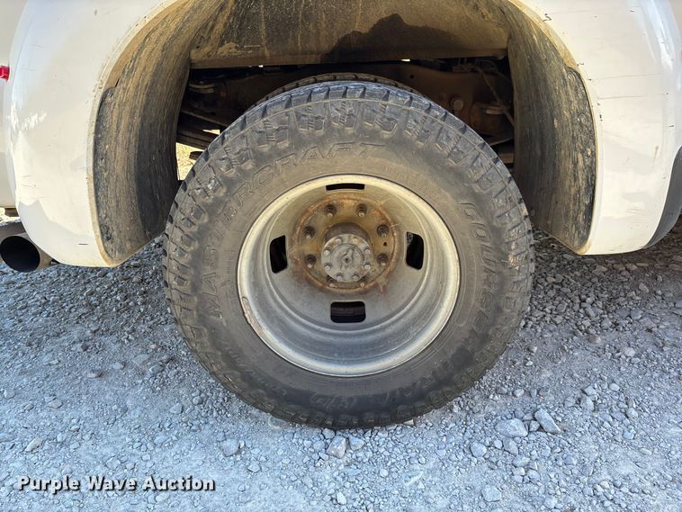 image for item EV3278 2015 Ford F350 Super Duty Crew Cab pickup truck