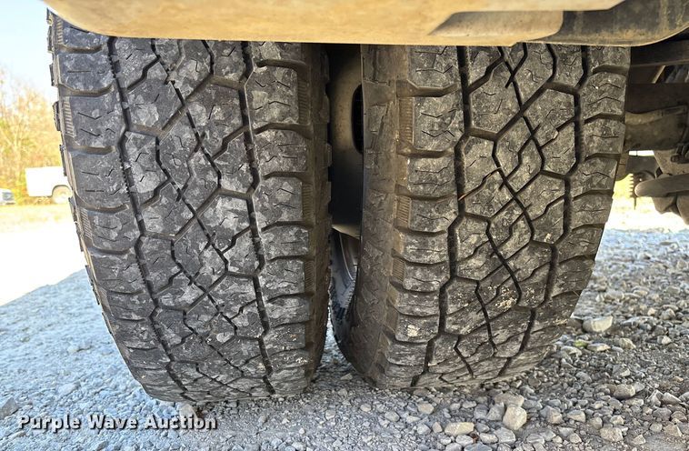 image for item EV3278 2015 Ford F350 Super Duty Crew Cab pickup truck