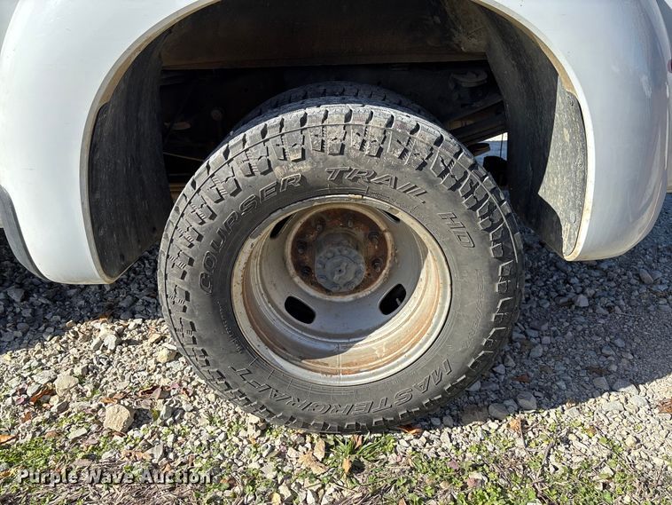 image for item EV3278 2015 Ford F350 Super Duty Crew Cab pickup truck