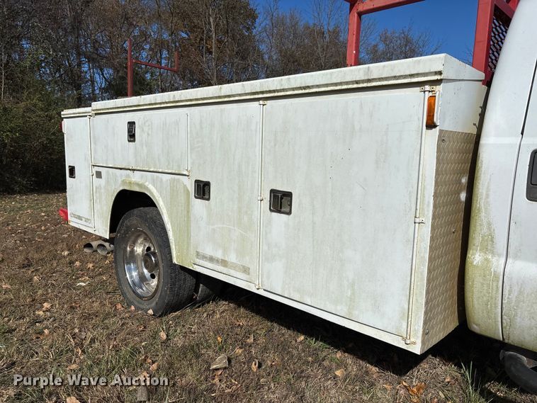 image for item EV3279 2011 Ford F550 utility / service truck