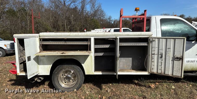 image for item EV3279 2011 Ford F550 utility / service truck