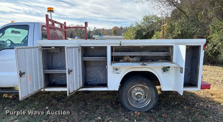 image for item EV3279 2011 Ford F550 utility / service truck