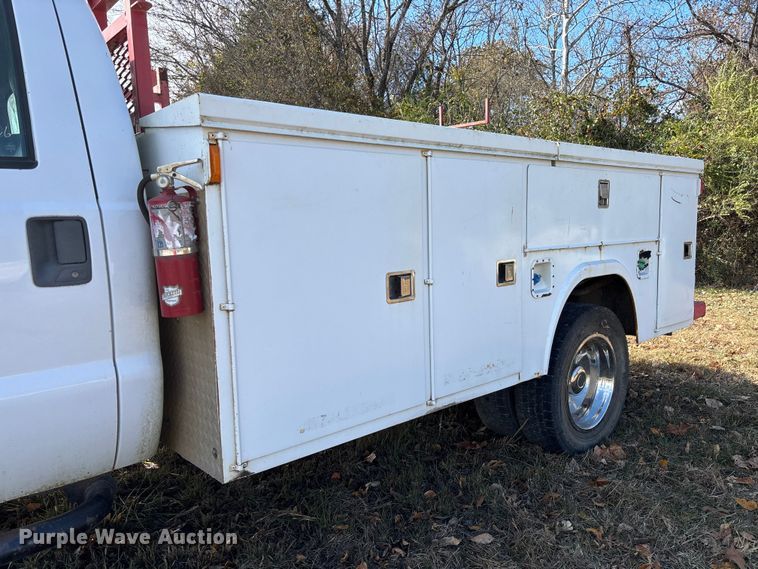 image for item EV3279 2011 Ford F550 utility / service truck