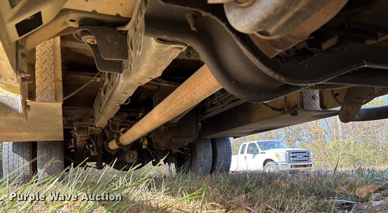 image for item EV3279 2011 Ford F550 utility / service truck