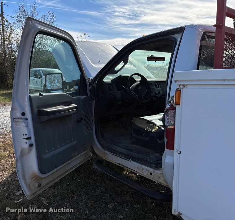 image for item EV3279 2011 Ford F550 utility / service truck