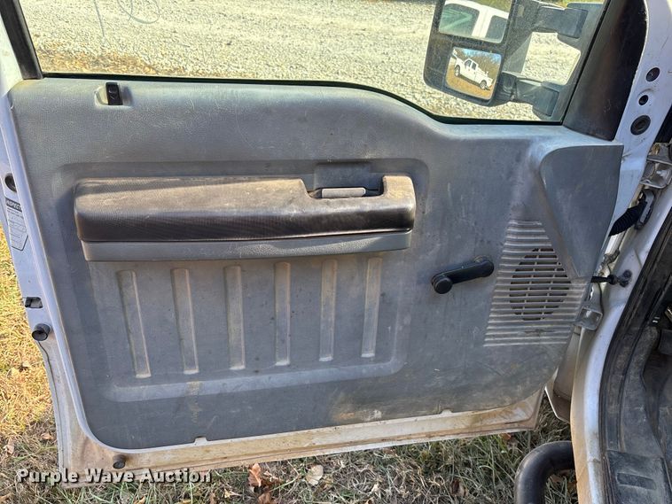 image for item EV3279 2011 Ford F550 utility / service truck