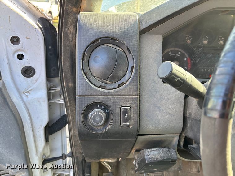 image for item EV3279 2011 Ford F550 utility / service truck