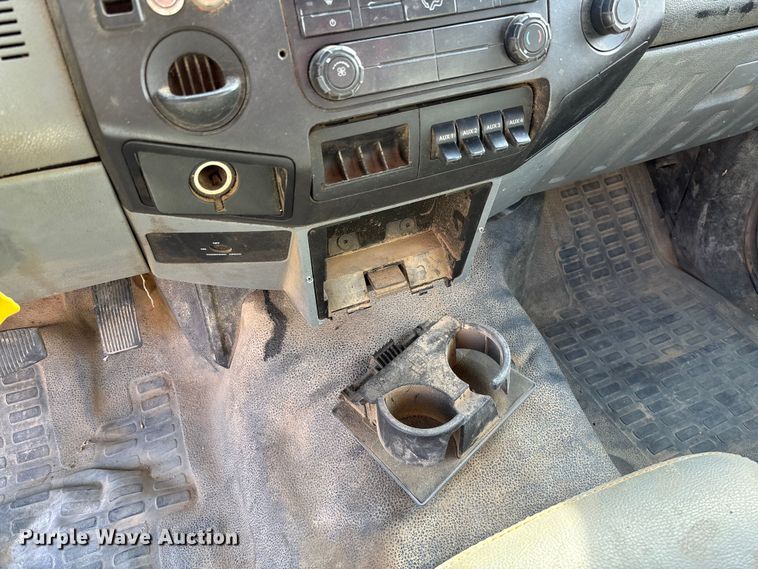 image for item EV3279 2011 Ford F550 utility / service truck