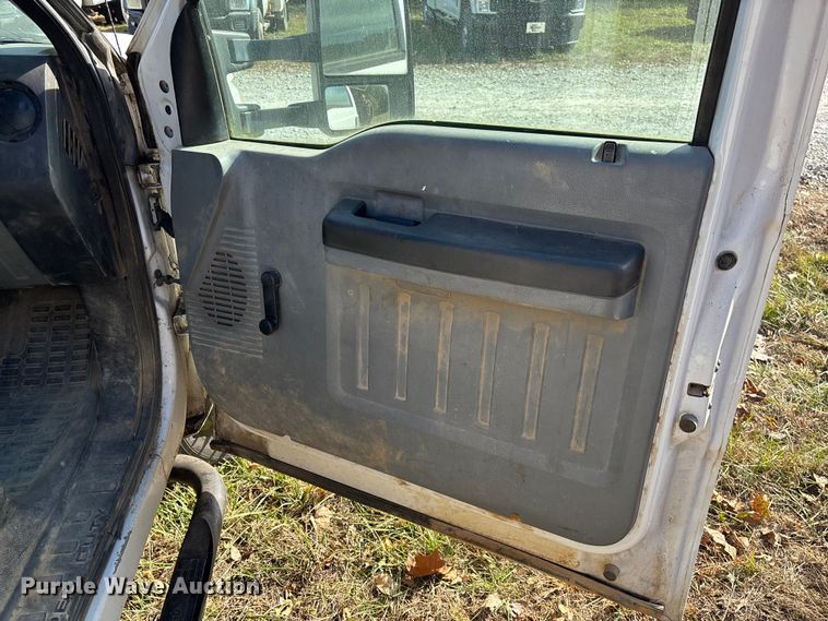 image for item EV3279 2011 Ford F550 utility / service truck