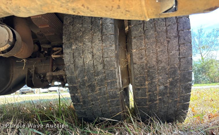 image for item EV3279 2011 Ford F550 utility / service truck