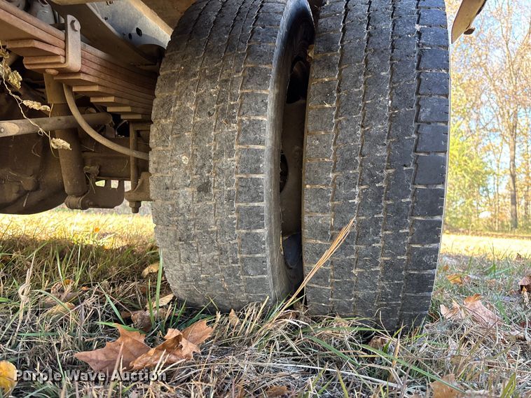 image for item EV3279 2011 Ford F550 utility / service truck