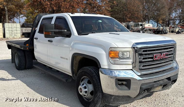 image for item EV3318 2015 GMC Sierra 3500 Crew Cab flatbed pickup truck