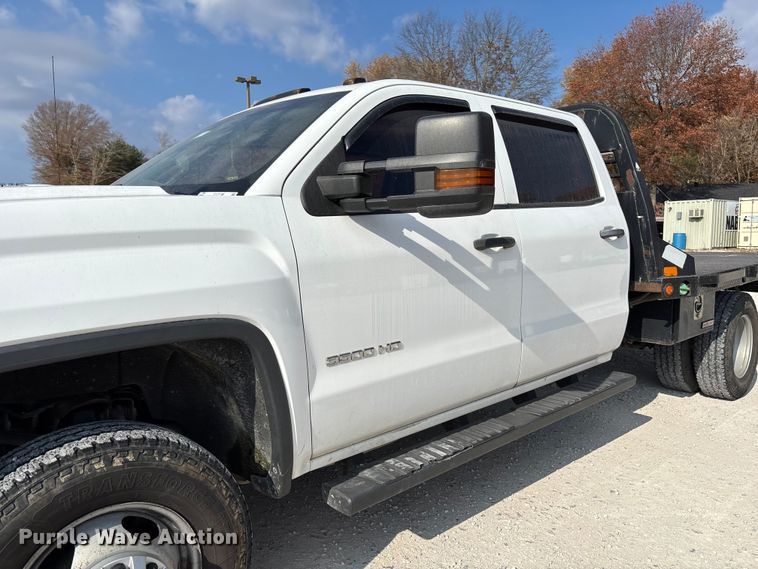 image for item EV3318 2015 GMC Sierra 3500 Crew Cab flatbed pickup truck