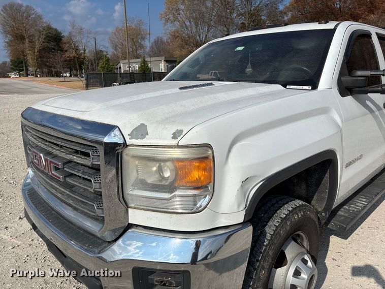 image for item EV3318 2015 GMC Sierra 3500 Crew Cab flatbed pickup truck