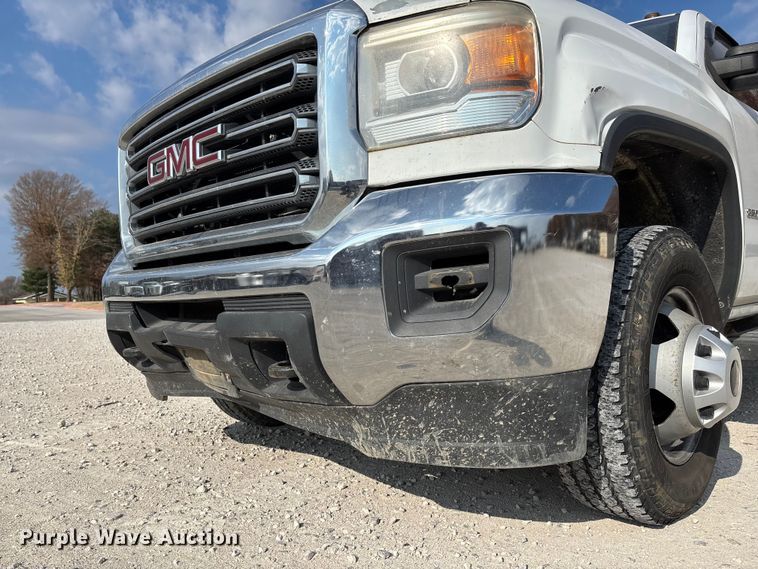 image for item EV3318 2015 GMC Sierra 3500 Crew Cab flatbed pickup truck