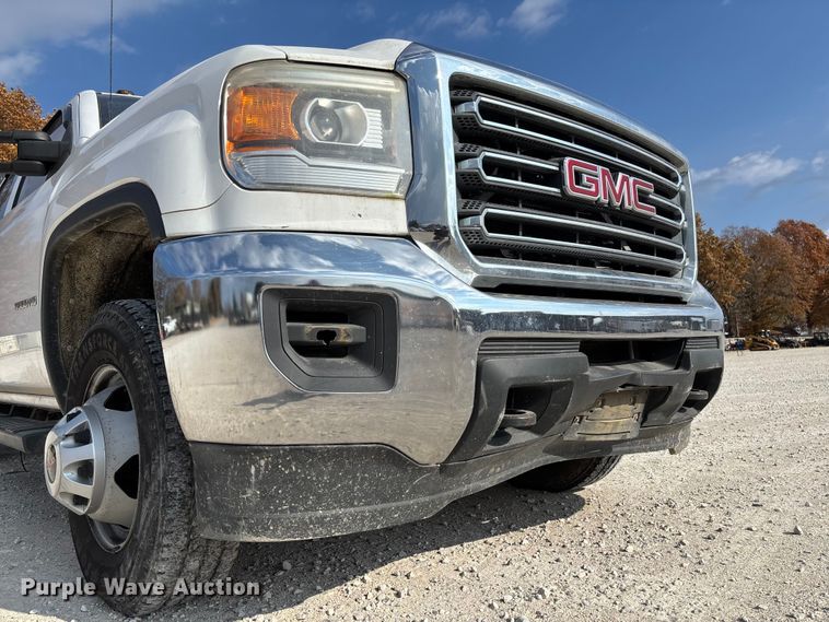 image for item EV3318 2015 GMC Sierra 3500 Crew Cab flatbed pickup truck