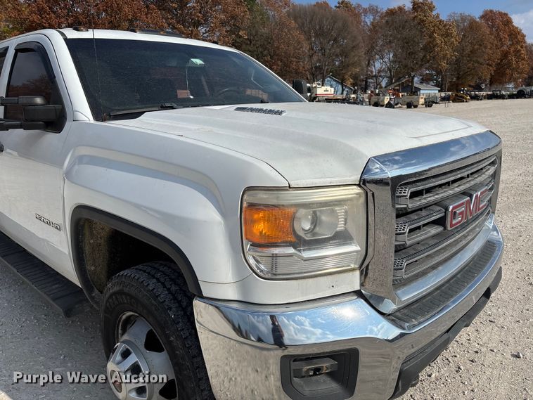 image for item EV3318 2015 GMC Sierra 3500 Crew Cab flatbed pickup truck