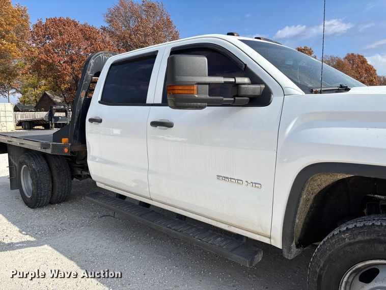 image for item EV3318 2015 GMC Sierra 3500 Crew Cab flatbed pickup truck
