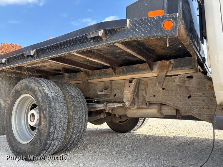 image for item EV3318 2015 GMC Sierra 3500 Crew Cab flatbed pickup truck