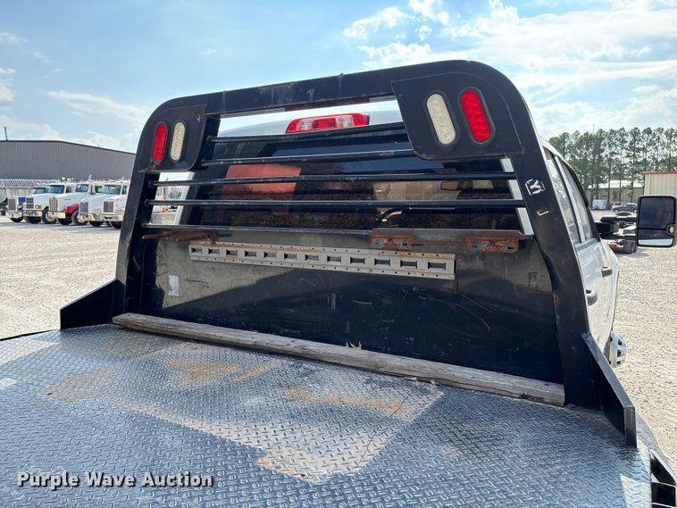 image for item EV3318 2015 GMC Sierra 3500 Crew Cab flatbed pickup truck